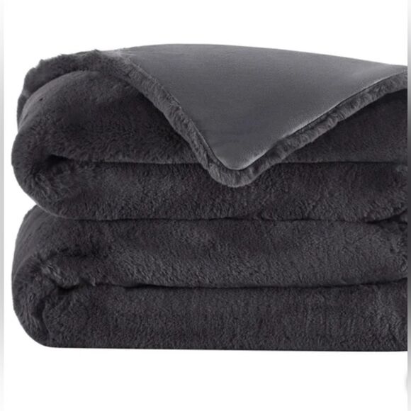 Brand new!!! FRYE Luxe Faux Fur Throw Grey Color - Picture 2 of 4